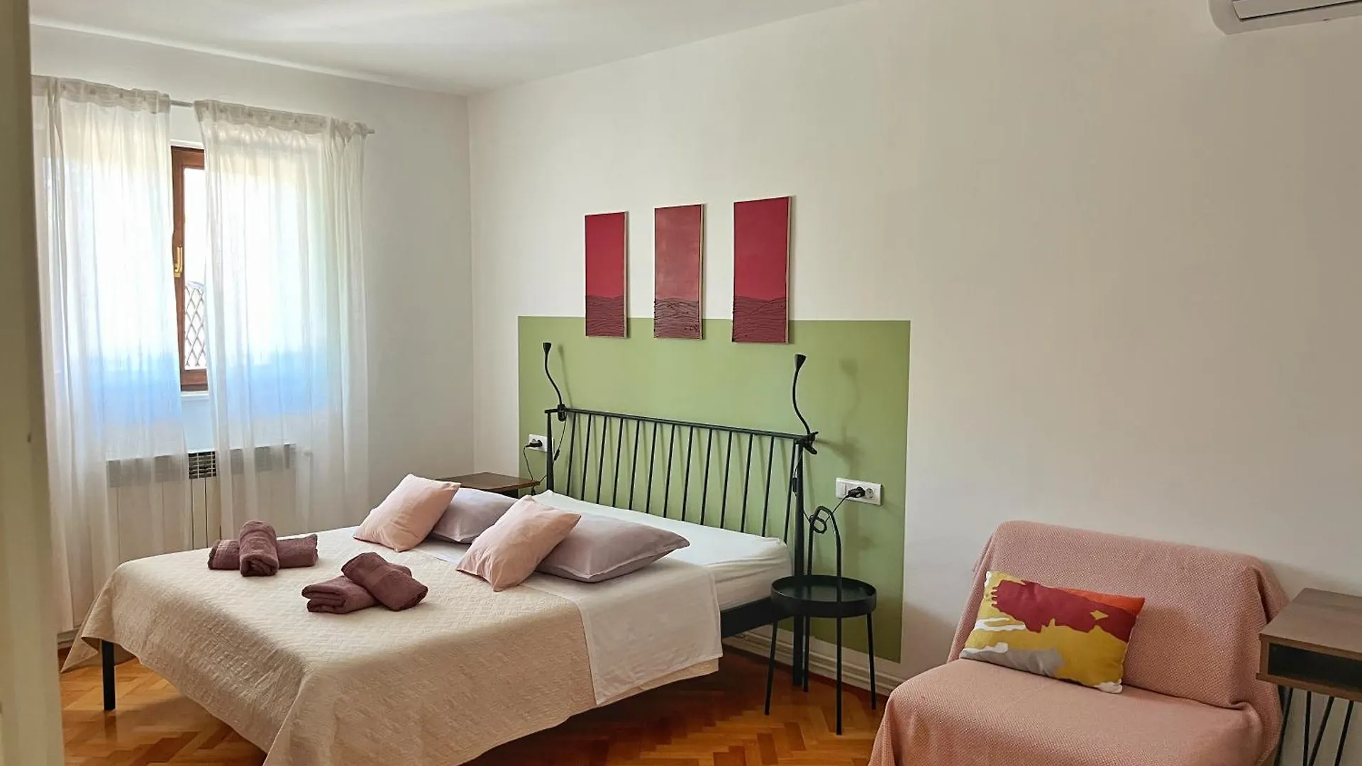 Apartment Nino In פולה