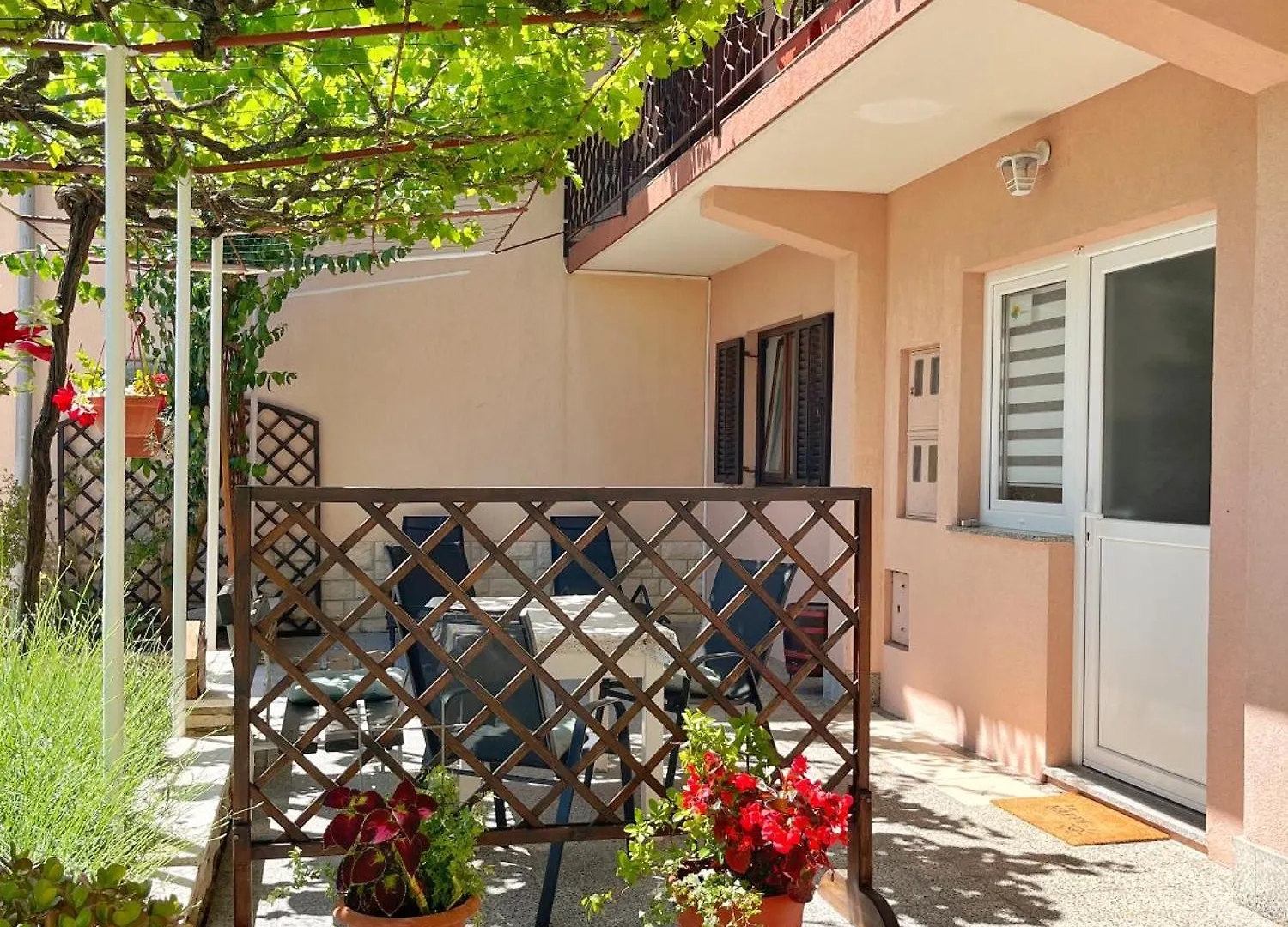 Apartment Nino In Póla 0*,